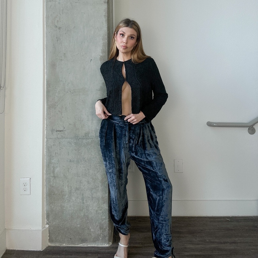 LAHIVE Silky Velvet Trouser (L)
